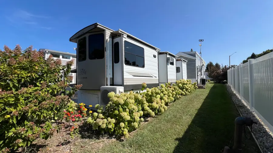 875 E Wells Street #20, South Haven, MI 49090 - Image #2