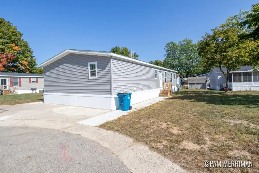 2637 Calgary Street Sw, Wyoming, MI 49519 - Image #2
