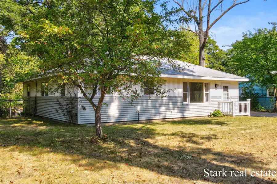 1510 Canterbury Avenue, Norton Shores, MI 49444 - Image #3