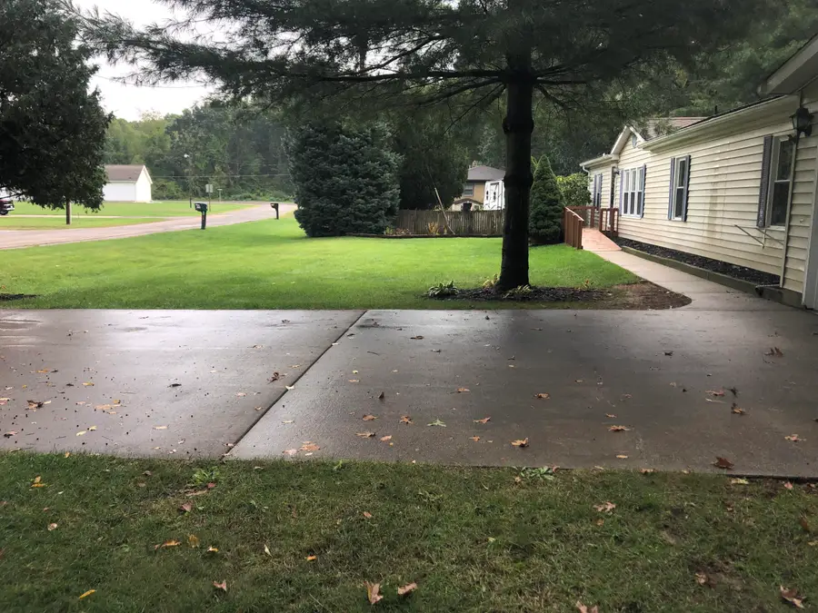 4262 Arrowwood Curve, Benton Harbor, MI 49022 - Image #3