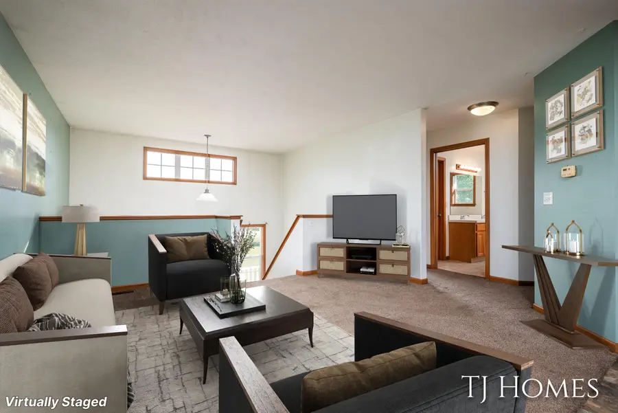 10525 Edgerton Avenue Ne, Rockford, MI 49341 - Image #2