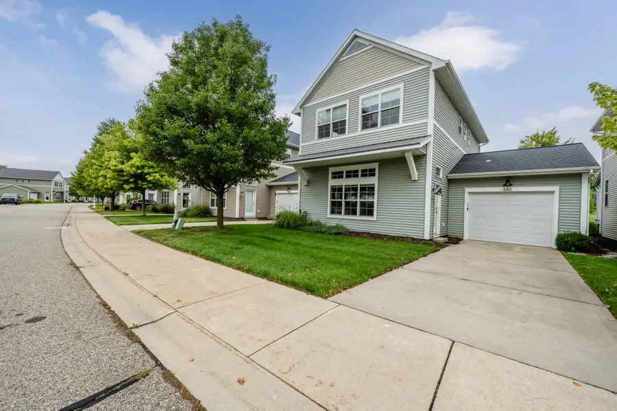 585 Beachwood Path, Benton Harbor, MI 49022 - Image #3