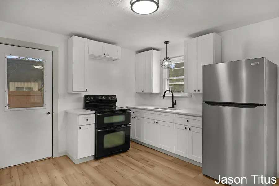 110 E Sycamore Street, Wayland, MI 49348 - Image #3