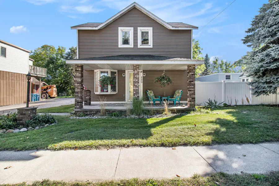 259 5th Avenue, Manistee, MI 49660 - #2