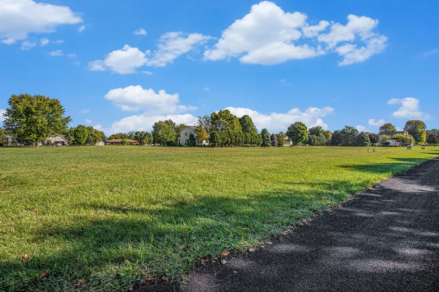 908 Maple Meadows Avenue, Vicksburg, MI 49097 - Image #2