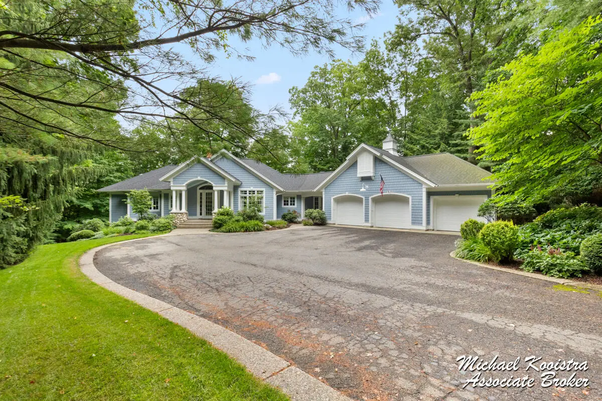 6862 Maplecrest Drive Se, Grand Rapids, MI 49546 - Image #1