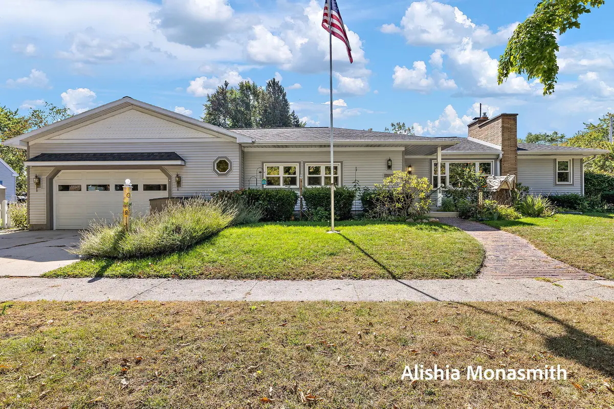 1104 Woodlawn Avenue, Grand Haven, MI 49417 - Image #1