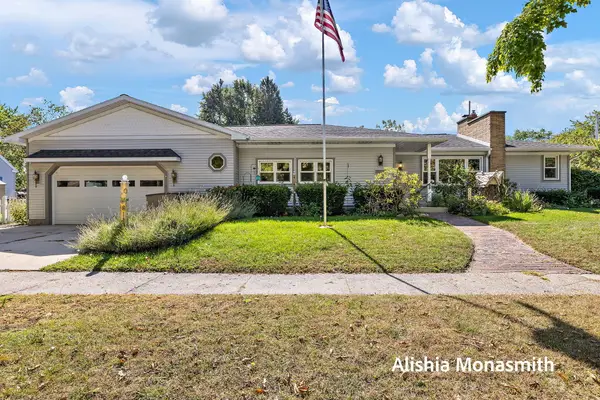 1104 Woodlawn Avenue, Grand Haven, MI 49417