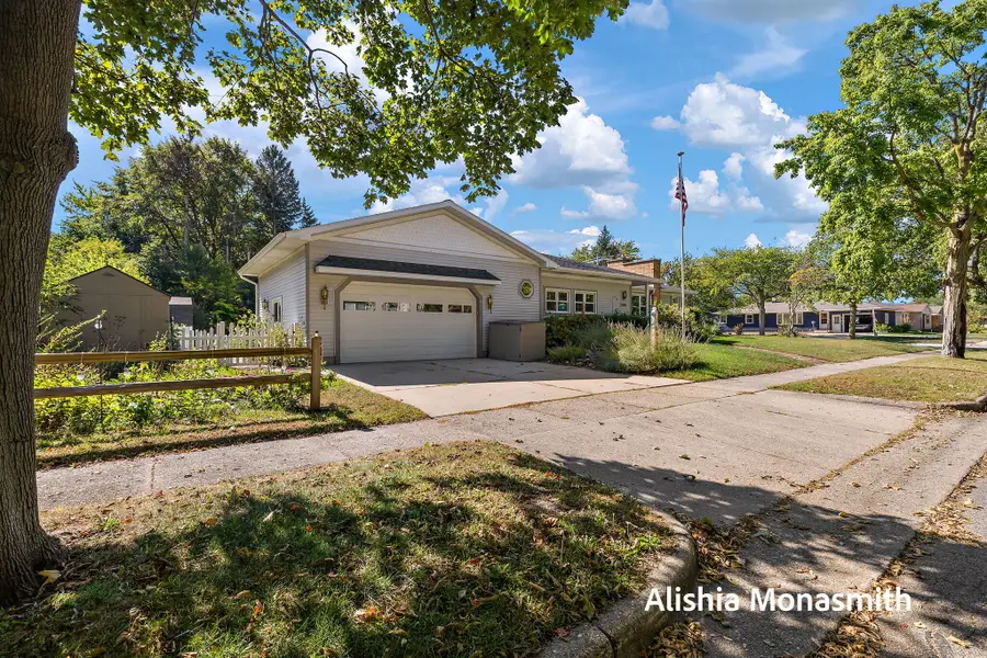 1104 Woodlawn Avenue, Grand Haven, MI 49417 - Image #2