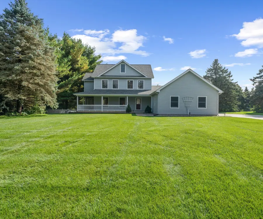 9001 Yorkshire Drive, Saline, MI 48176 - Image #2