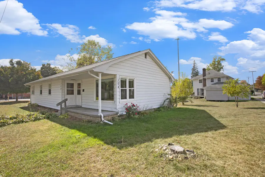 104 E Michigan Avenue, White Pigeon, MI 49099 - Image #2