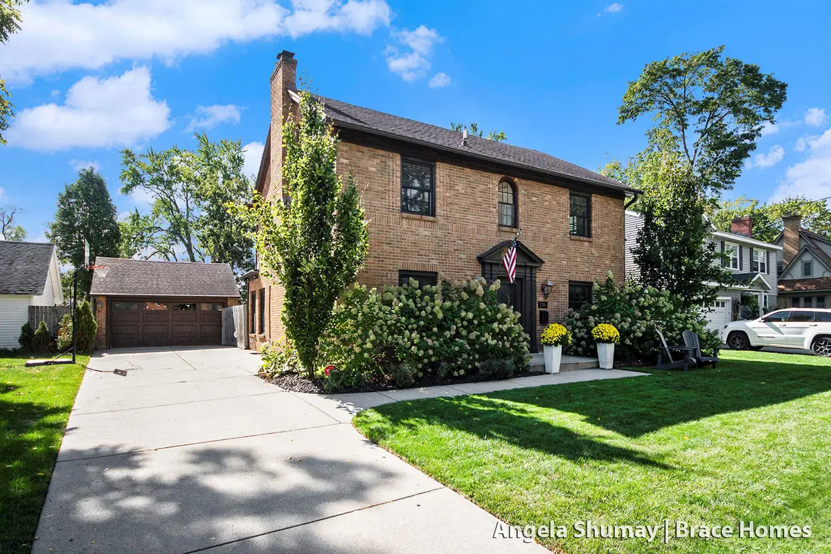 2350 Englewood Drive Se, East Grand Rapids, MI 49506 - Image #1