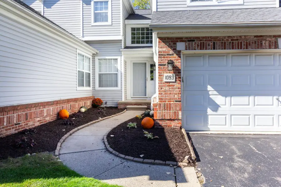1093 Fairways Blvd Boulevard, Troy, MI 48085 - Image #2