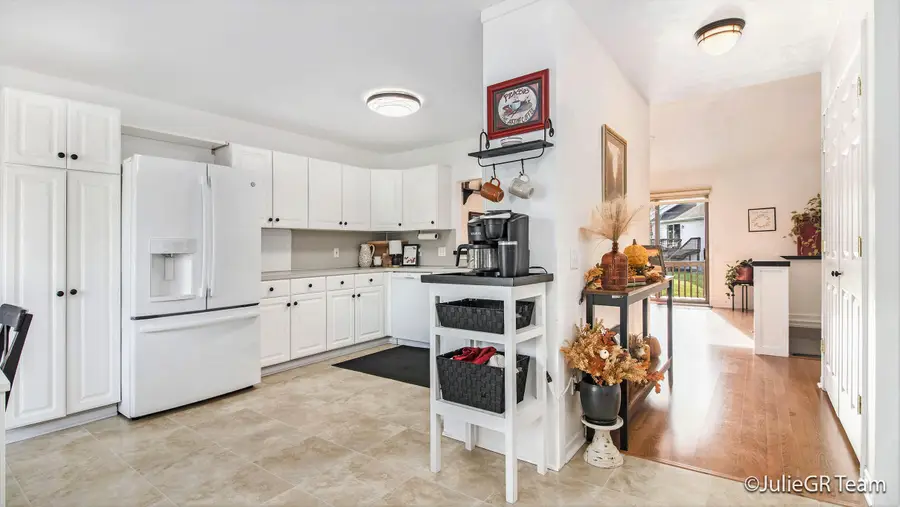 4323 Crest Creek Court Sw, Grandville, MI 49468 - Image #3