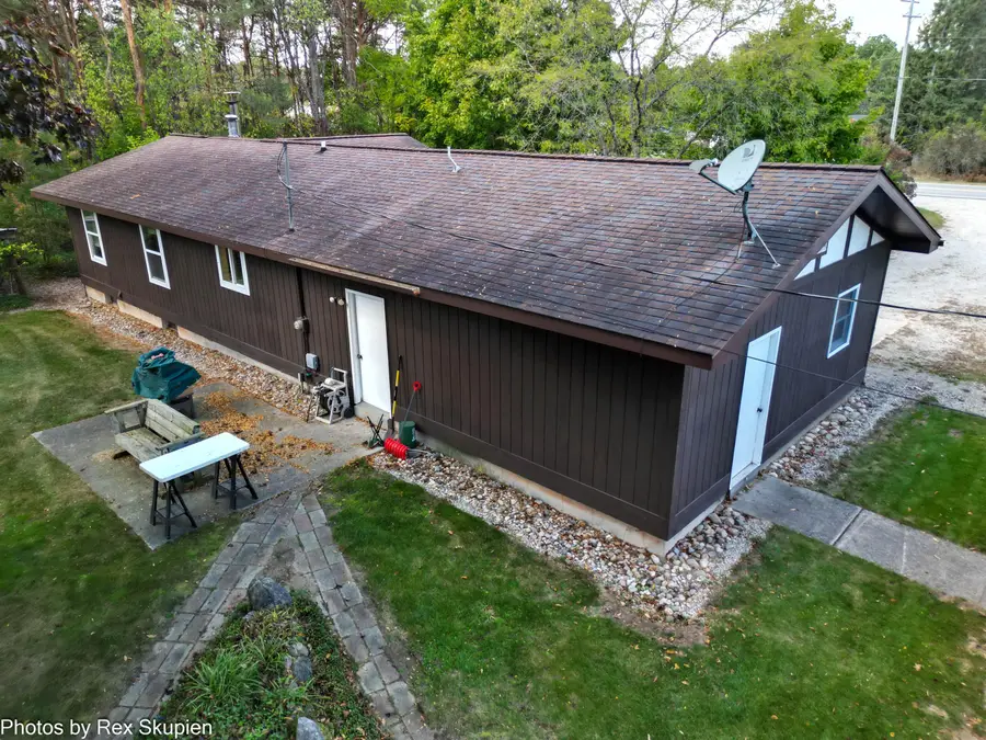 1570 E Croton Drive, Newaygo, MI 49337 - Image #2