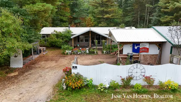 20449 W Gates Road, Howard City, MI 49329