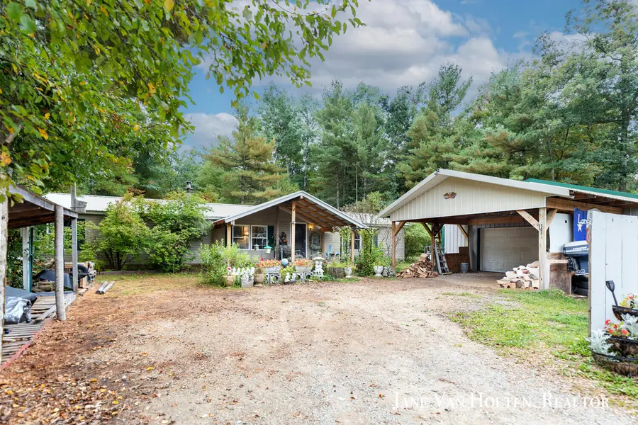 20449 W Gates Road, Howard City, MI 49329 - Image #2