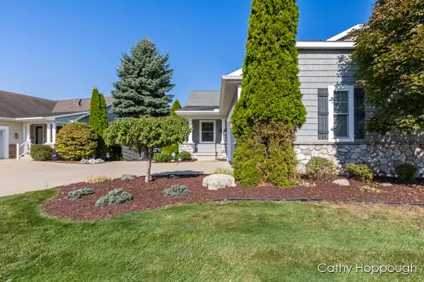 5162 Hawk Hollow Drive E, Bath, MI 48808