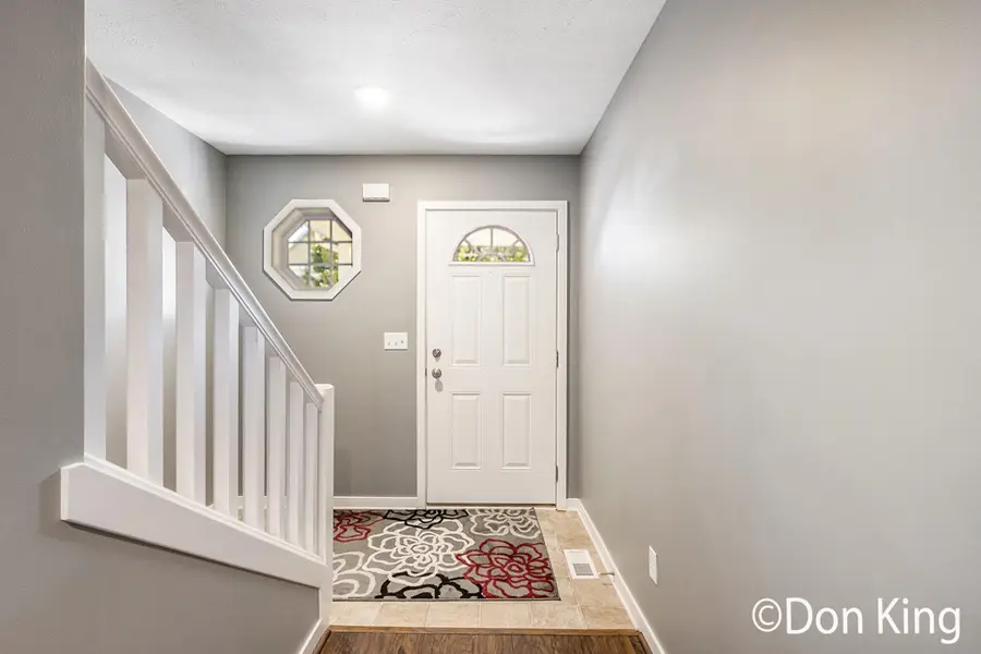 3037 Ledgestone Place Ne, Grand Rapids, MI 49525 - Image #2