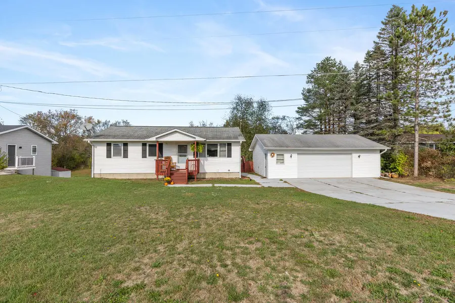 886 W Maple Street, Mecosta, MI 49332 - Image #3