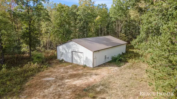 10801 Federal Road, Howard City, MI 49329