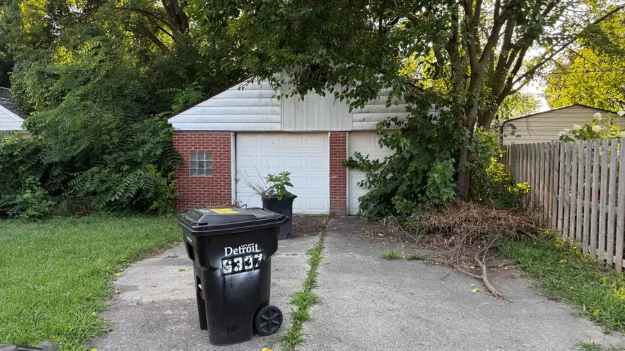 6387 Warwick Street, Detroit, MI 48228 - Image #2