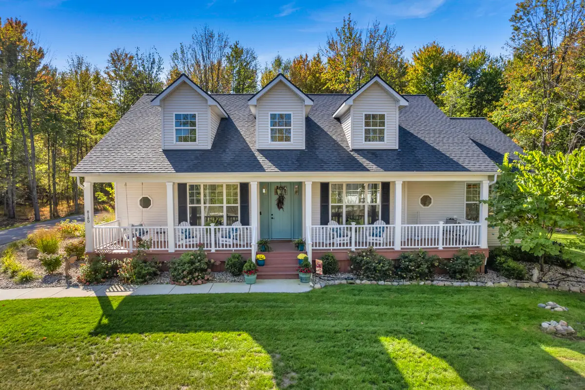 8180 Ledgewood Ravine Trail, Fenton, MI 48430 - Image #1