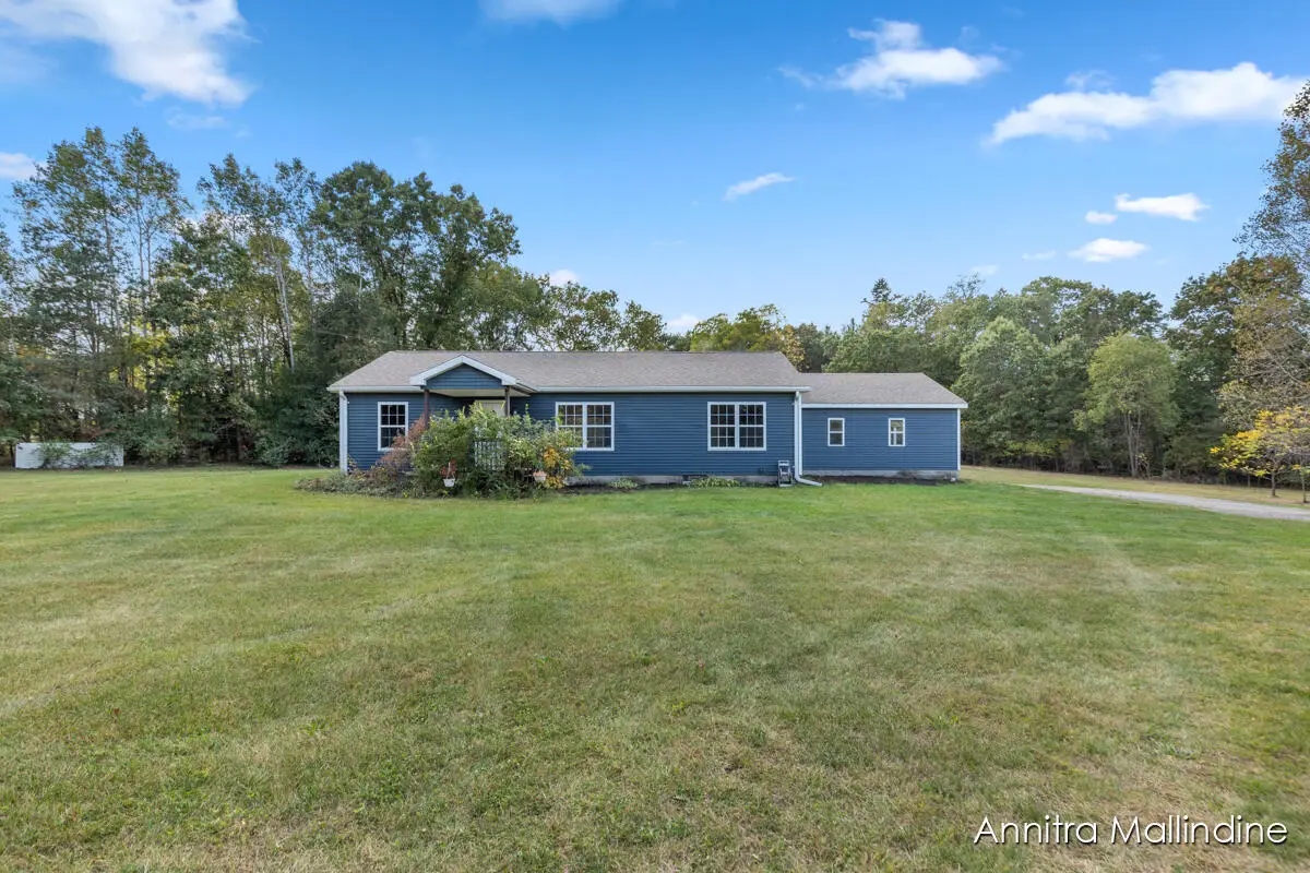 2929 Montcalm Avenue Se, Lowell, MI 49331 - Image #1