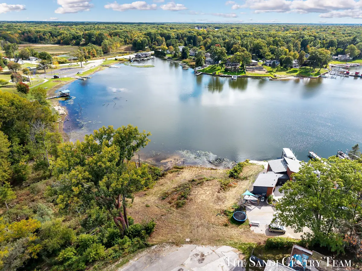 148 Lake Street, Fruitport, MI 49415 - Image #1