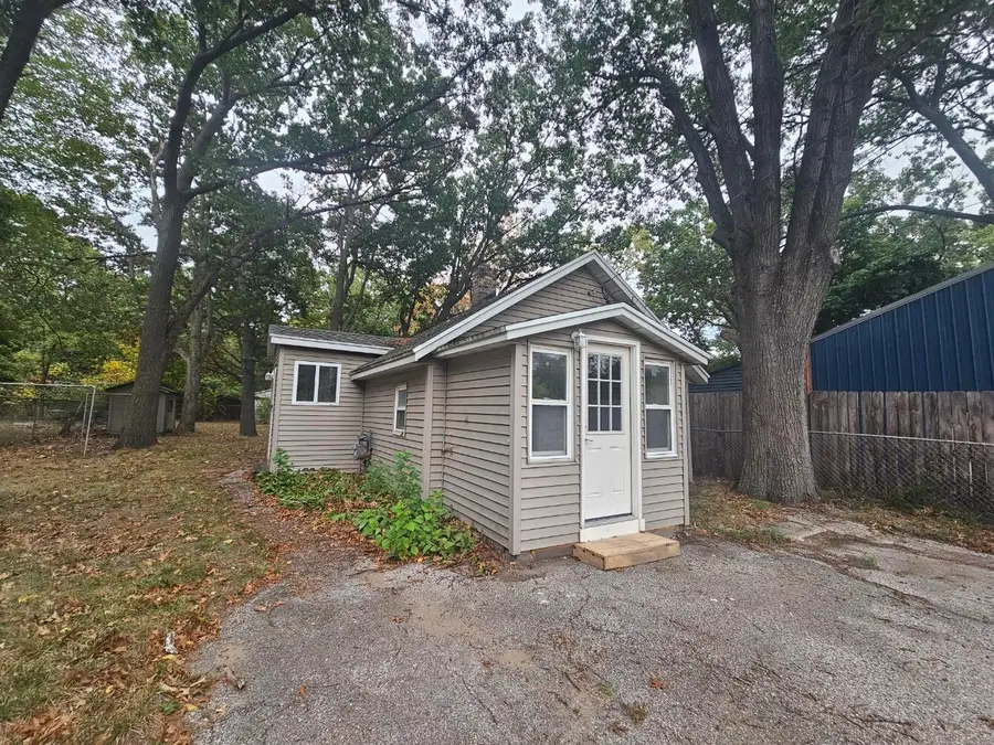 2748 Valk Street, Norton Shores, MI 49444 - Image #2