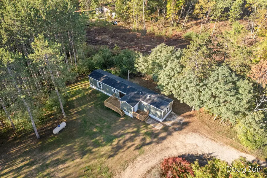 10037 W Colby Road Ne, Gowen, MI 49326 - Image #2