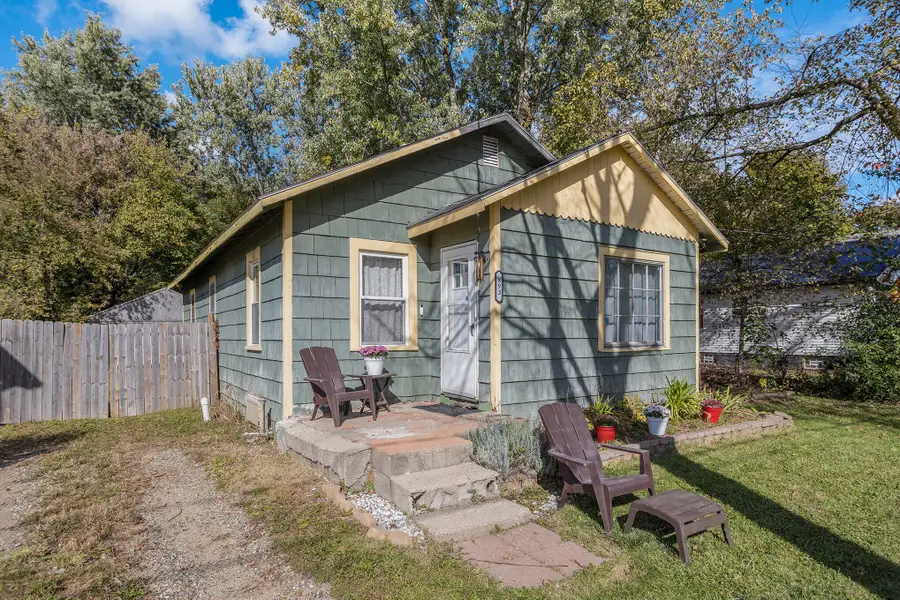 893 E G Avenue, Kalamazoo, MI 49004 - Image #2