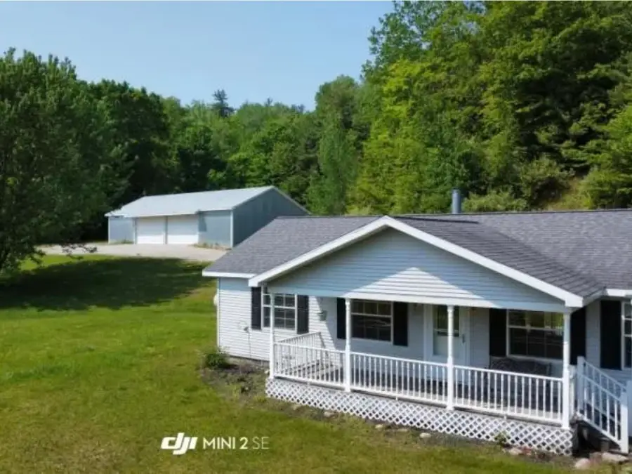 3025 NE Lakeshore Drive, Harrisville, MI 48740 - Image #2