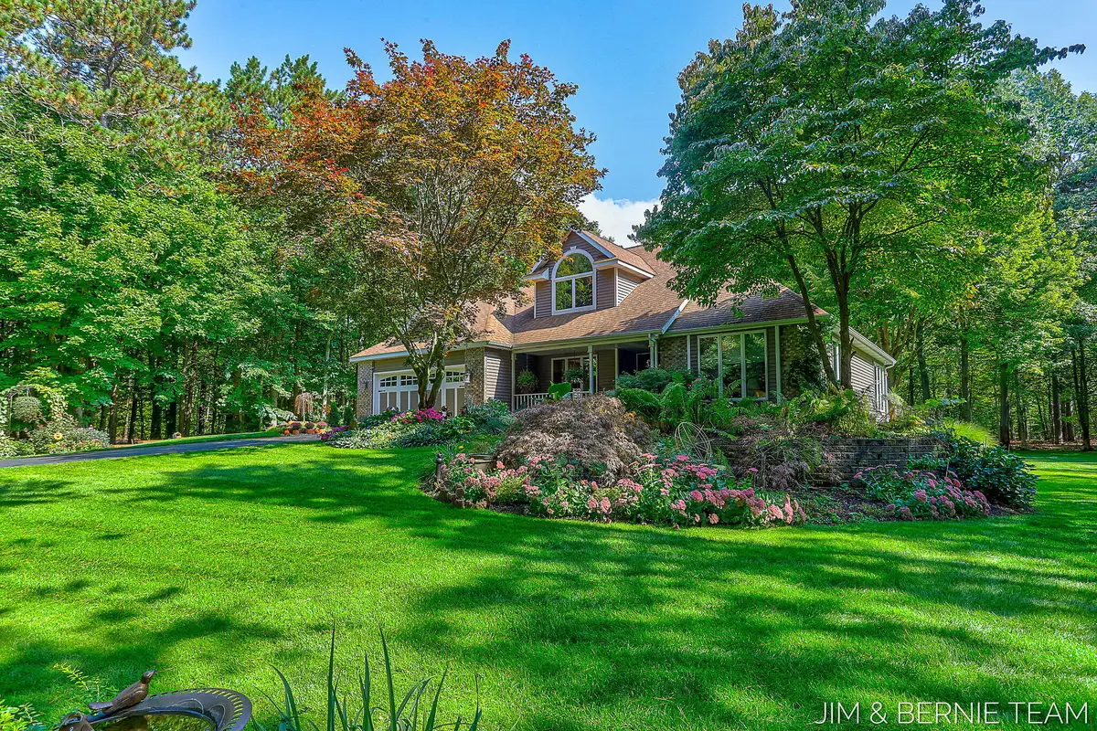 4580 N Lakeshore Drive, Holland, MI 49424 - Image #1