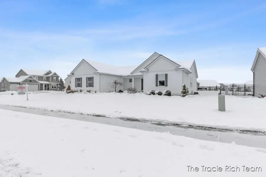 6741 Woodhills Drive Ne, Rockford, MI 49341 - Image #2