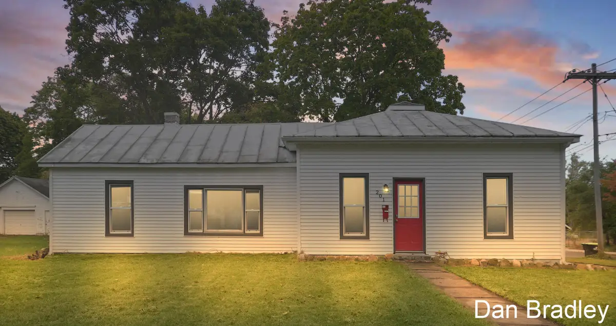 201 E Coffren Avenue, Greenville, MI 48838 - #1