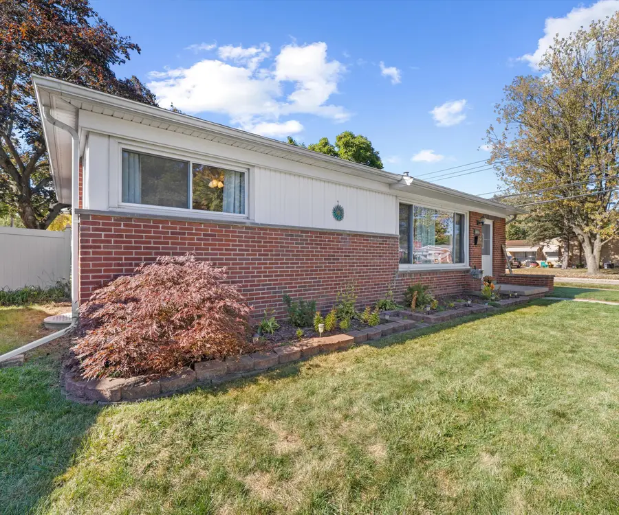 36650 Thinbark Street, Wayne, MI 48184 - Image #2