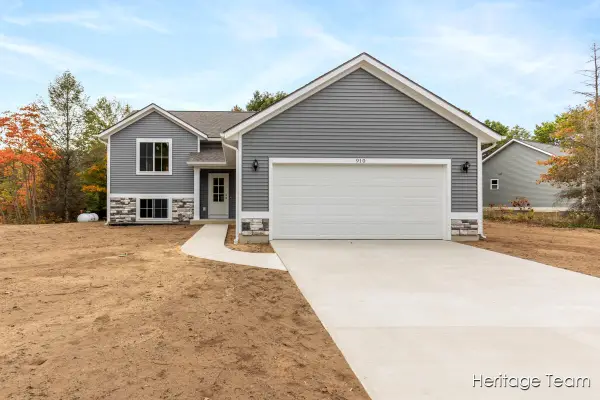910 Apple Ridge Court, Allegan, MI 49010