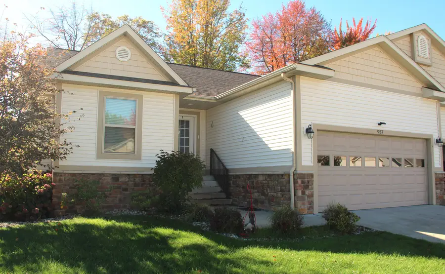 957 N Sandalwood Circle, Norton Shores, MI 49441 - Image #2