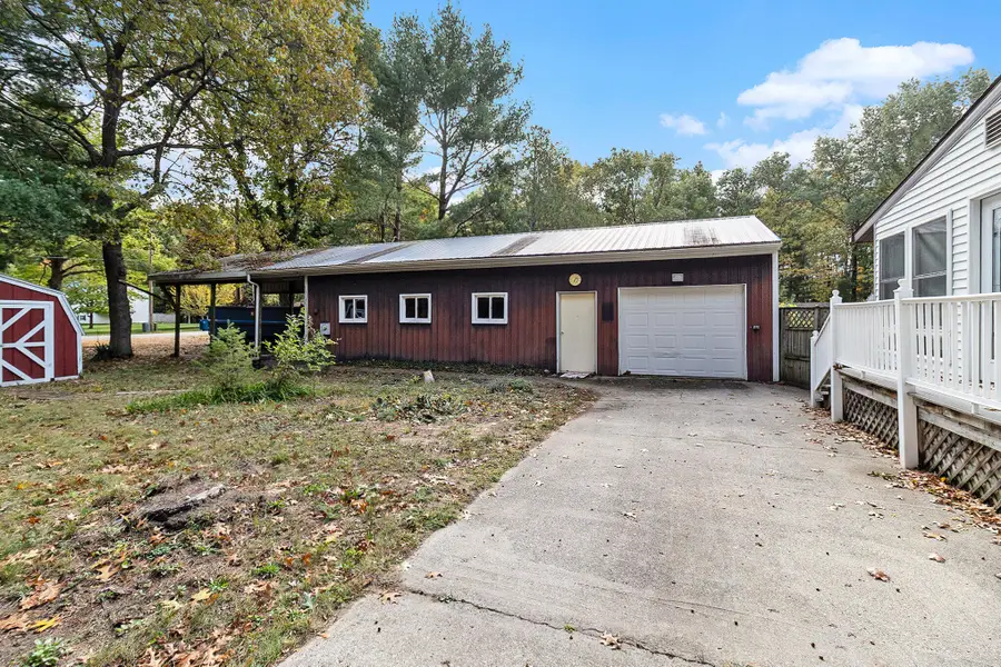 559 E Sands Street, Pentwater, MI 49449 - Image #2