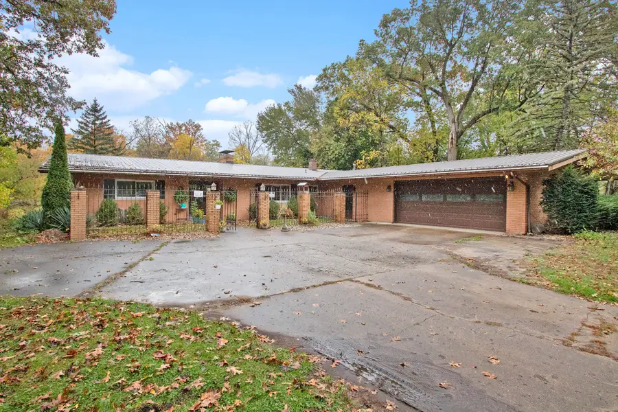 70506 Sunrise Drive, Edwardsburg, MI 49112 - Image #2