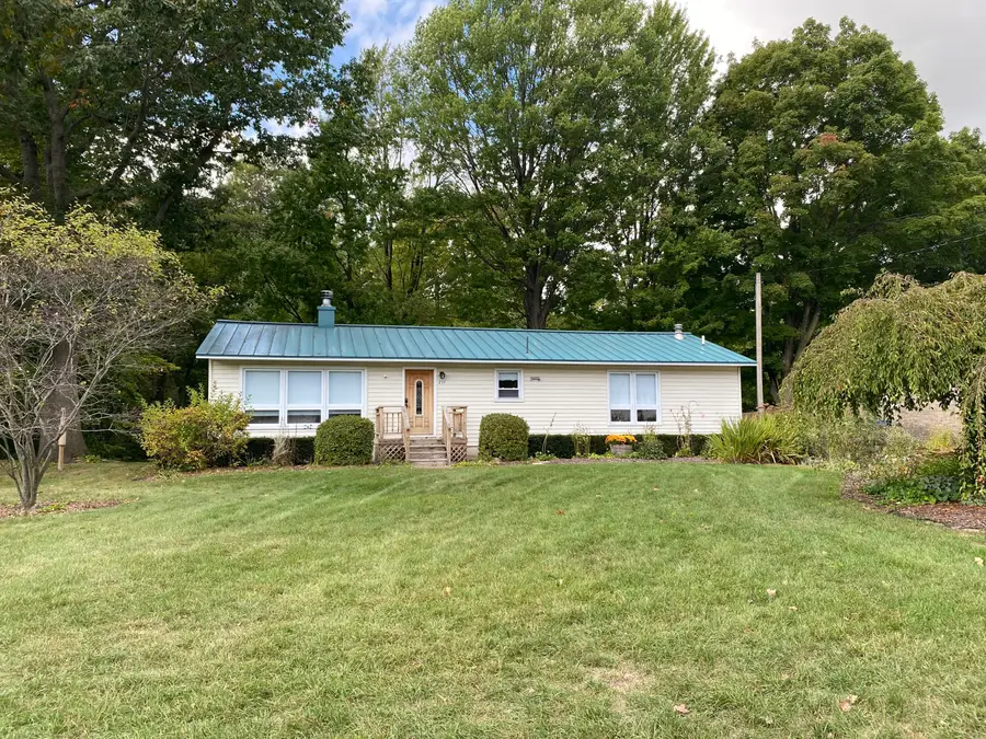 233 N Westwood Avenue, Fremont, MI 49412 - Image #2