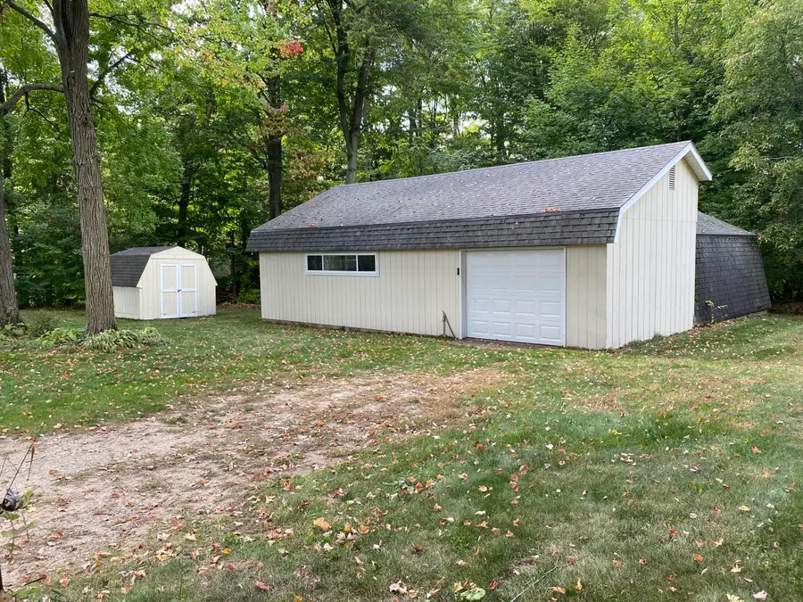 233 N Westwood Avenue, Fremont, MI 49412 - Image #3