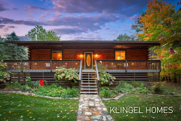 11078 Walnut Drive, Nunica, MI 49448