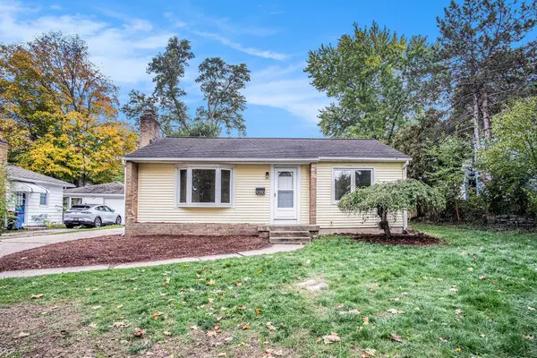 1050 Three Mile Road Ne, Grand Rapids, MI 49505