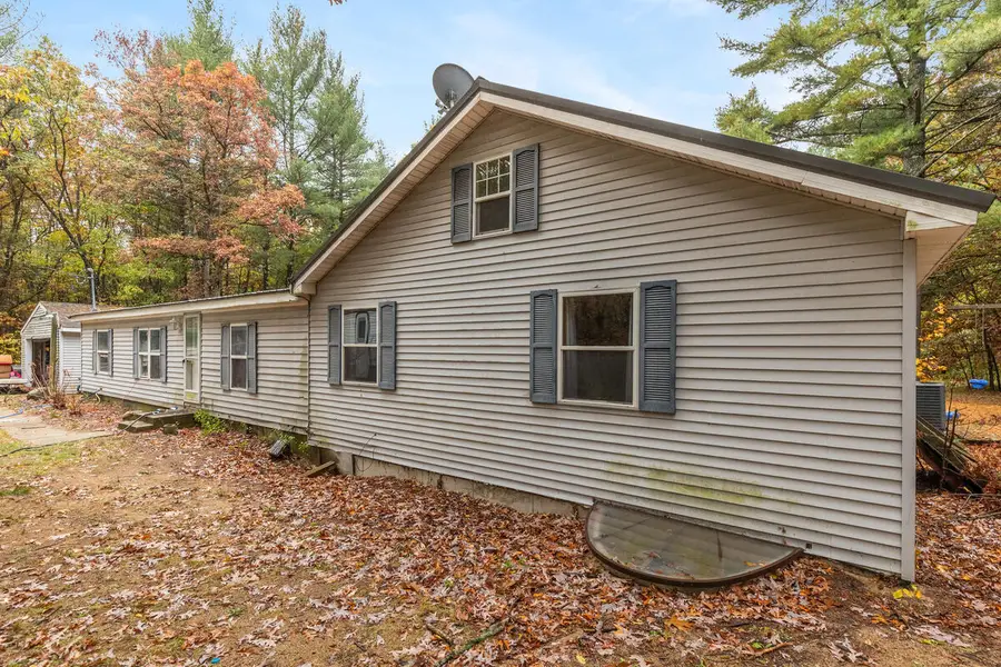 8233 S Beech Avenue, Howard City, MI 49329 - Image #2