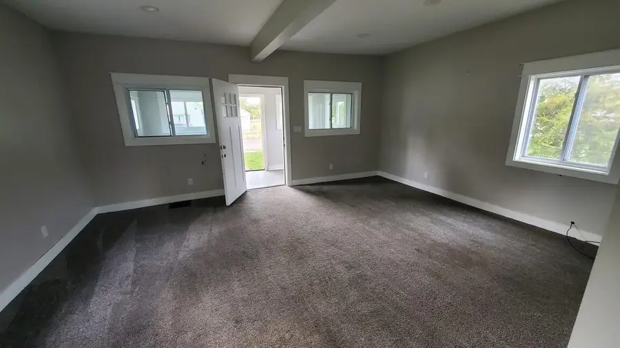 913 N Monroe Street Se, Lowell, MI 49331 - Image #2