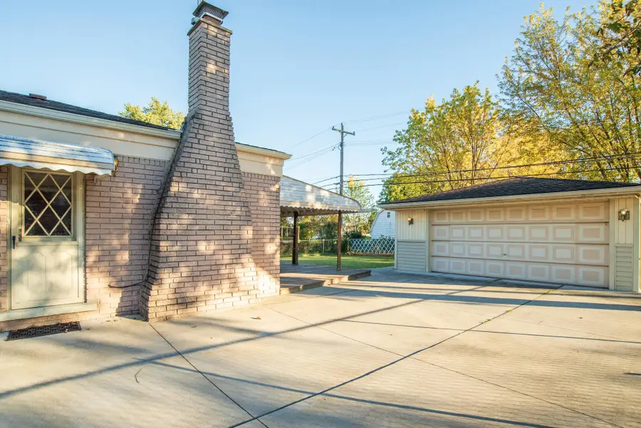 18446 Whalen Drive, Clinton Township, MI 48035 - Image #3