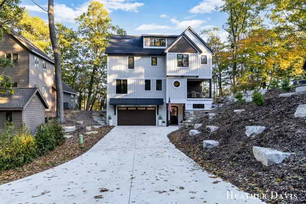 16976 Lake Avenue, West Olive, MI 49460