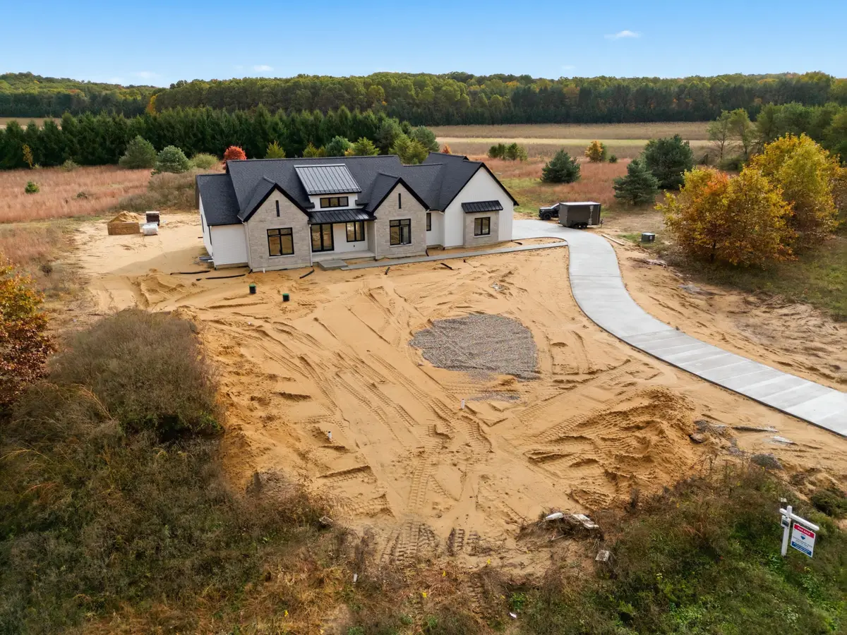 61121 Airpark Lane, Mattawan, MI 49071 - Image #1